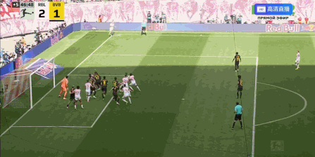 塞什科门前破门成功 连续进球 莱比锡连入两球 以2-1反超多特蒙德